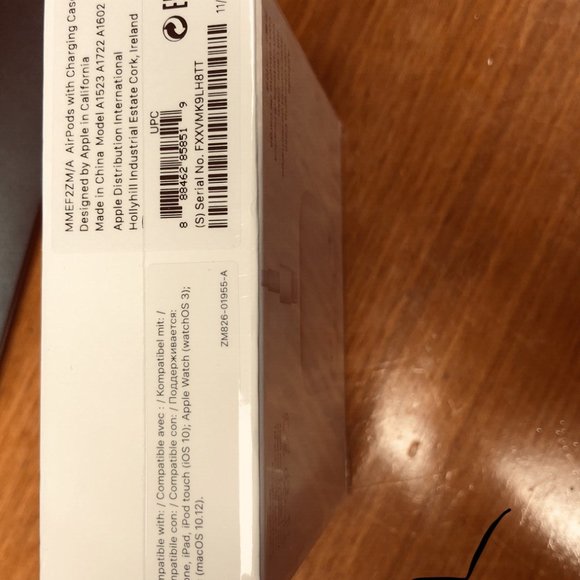 Apple Airpods 1st generation with charging case - Picture 3 of 3